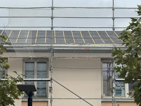 Support de toiture visible pendant des travaux